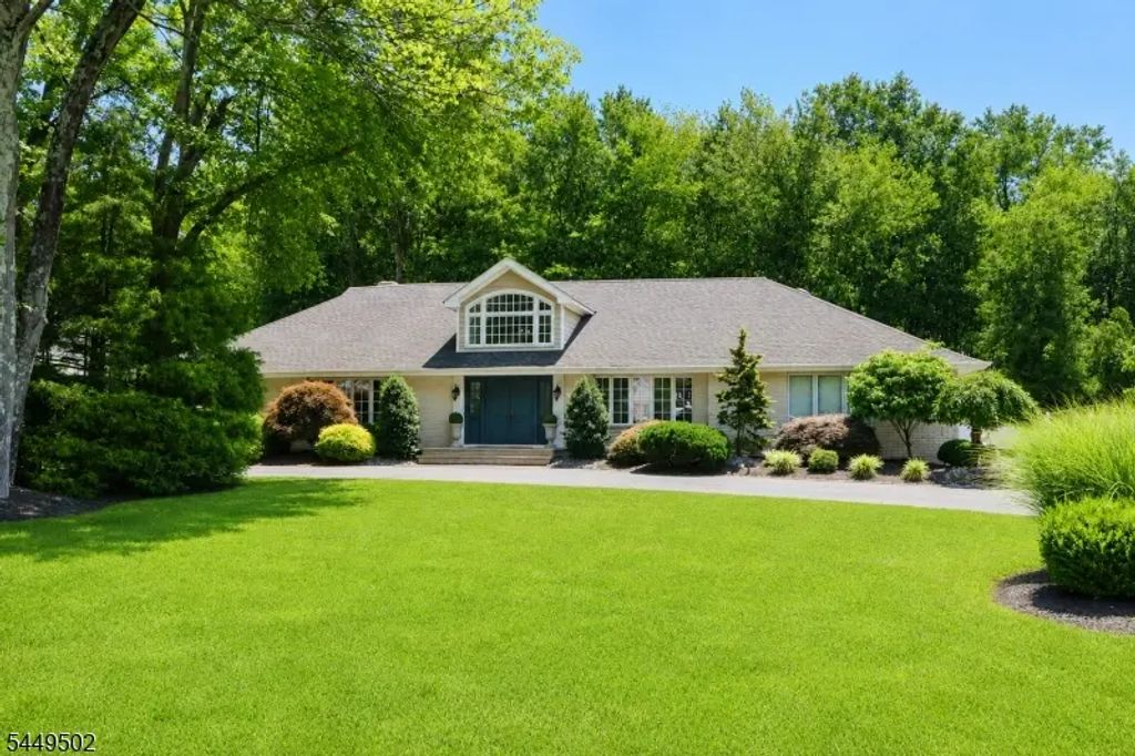 120 Timberhill Dr, East Hanover Twp.