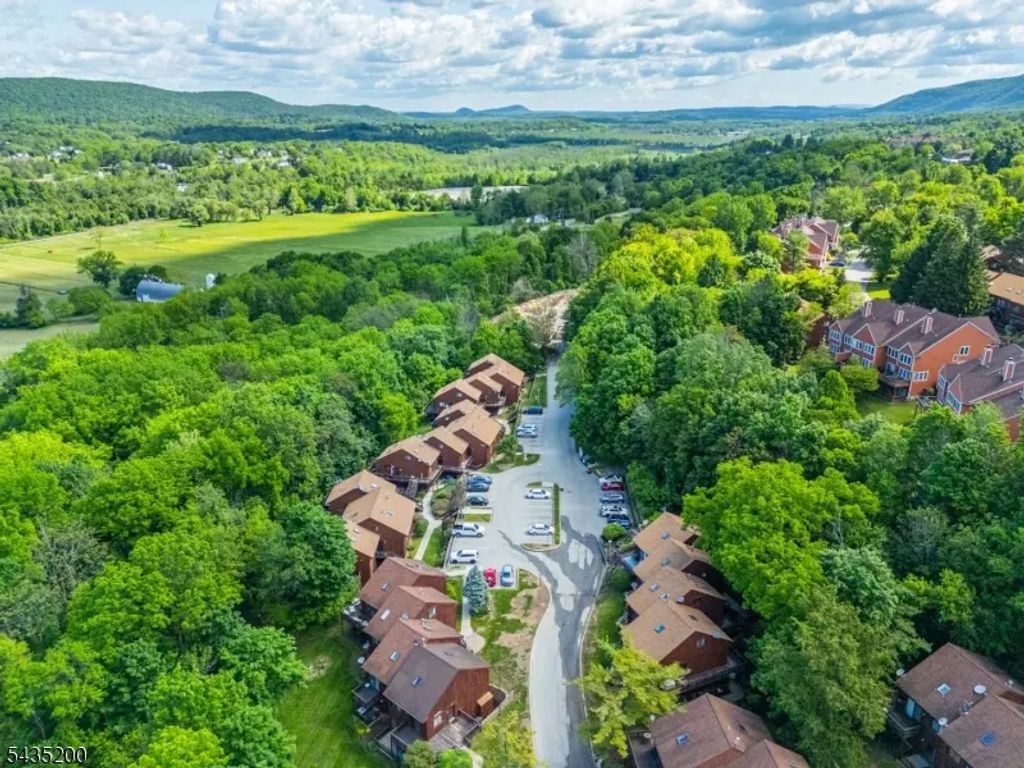 14 Stonehill Dr, Vernon Twp.