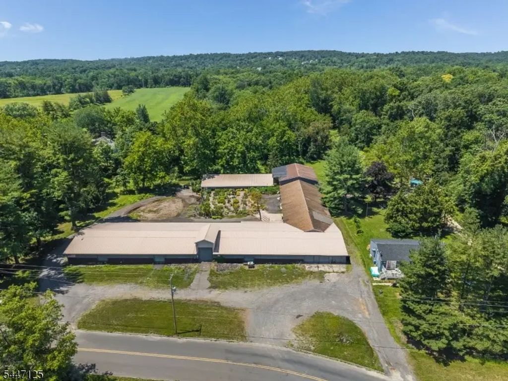 68 Johanna Farms Rd, Raritan Twp.