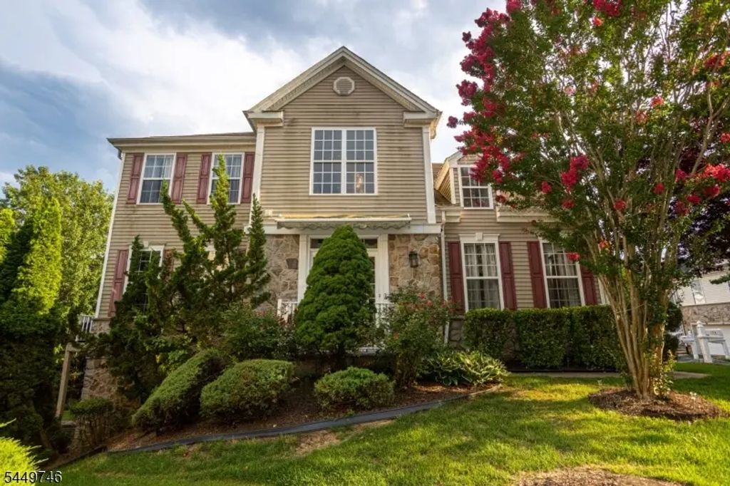 16 Biesiada Ct, Sayreville Boro