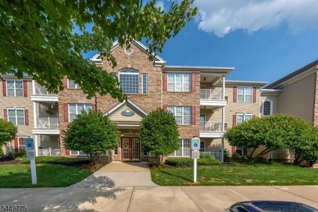 319 Sophee Ln, Lakewood Twp.