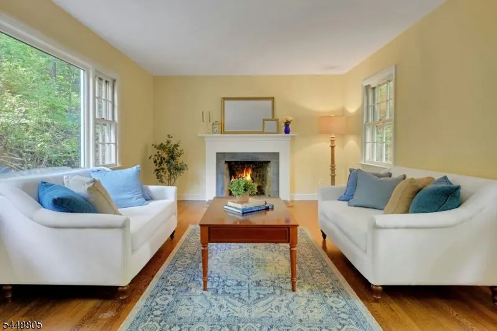39 Lookout Rd, Mountain Lakes Boro