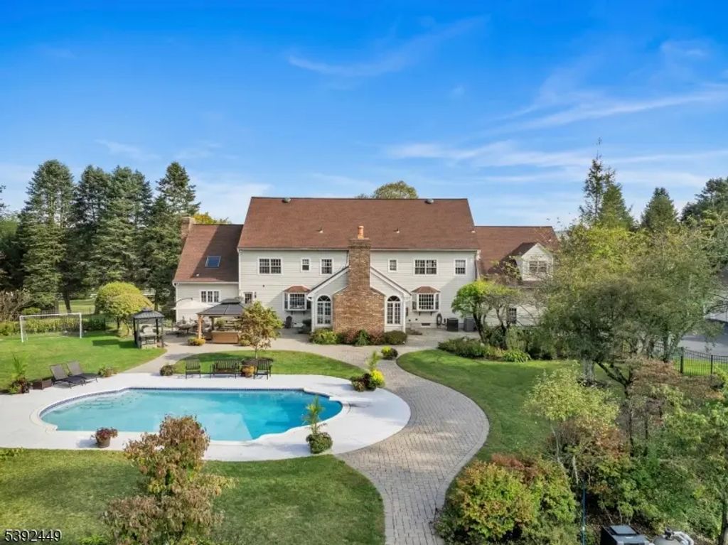 37 Pequest Rd, Green Twp.