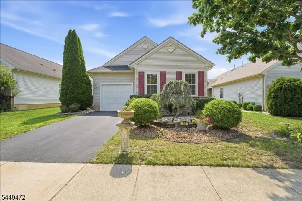 32 Gabriella Cir, Manchester Twp.