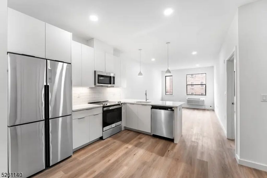 25 Freeway Dr, East Orange City