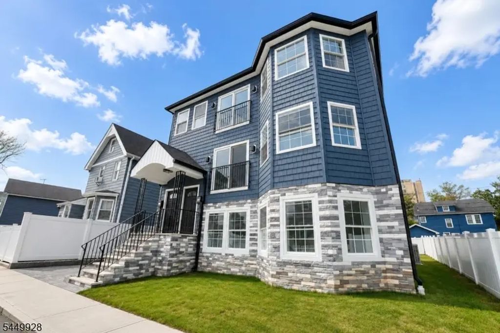 131 Lindsley Pl, East Orange City