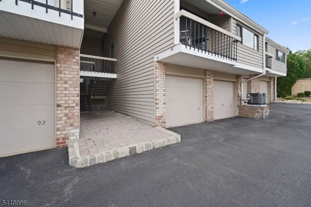 93 Overlook Dr, Union Twp.