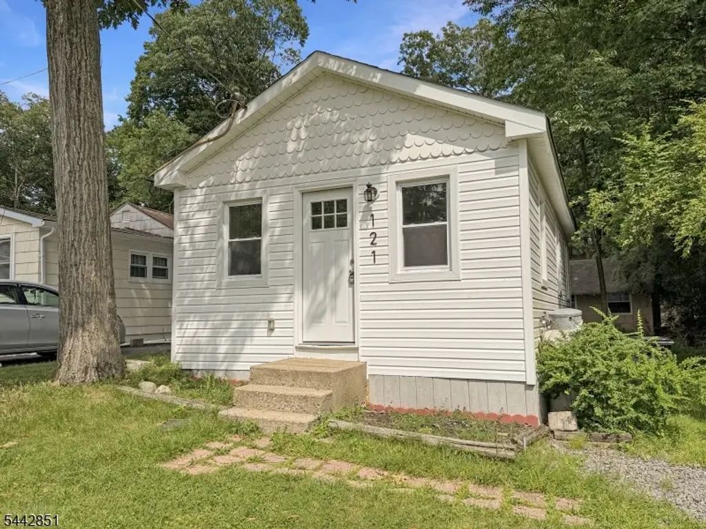 121 Dartmouth Trl, Hopatcong Boro