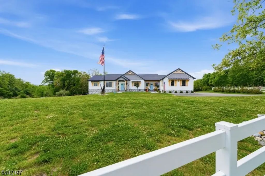 27 Sterling Dr, Wantage Twp.