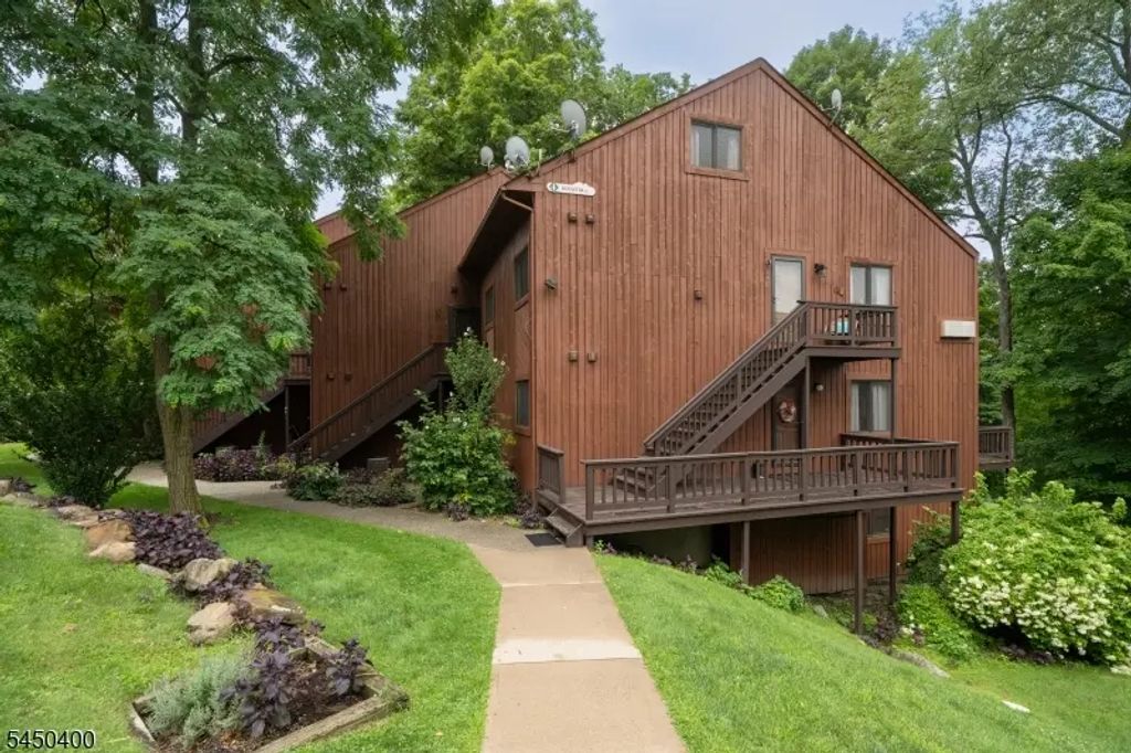 4 Augusta Dr, Vernon Twp.