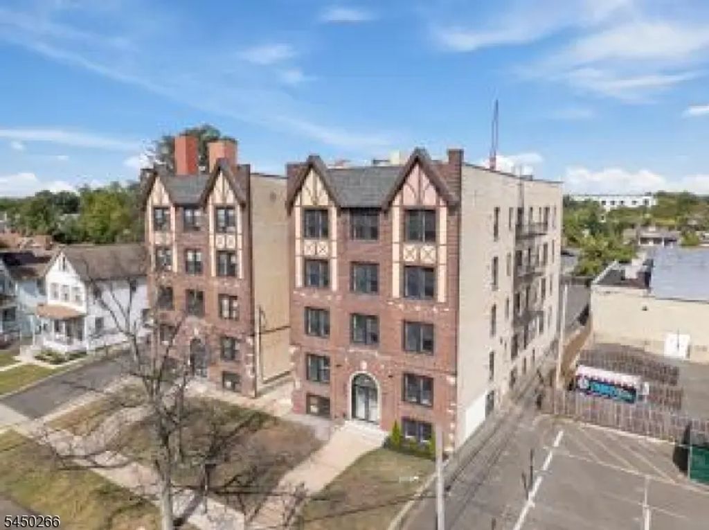 118 W 2nd Ave, Roselle Boro
