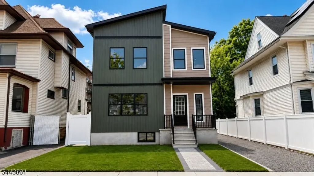 21 Hampton Ter, East Orange City