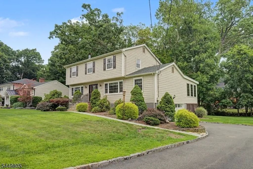 34 Cavell Place, West Caldwell Twp.