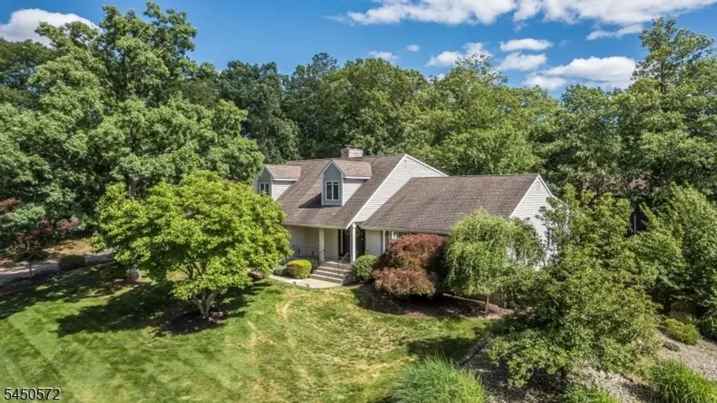 97 Poplar Dr, Hanover Twp.
