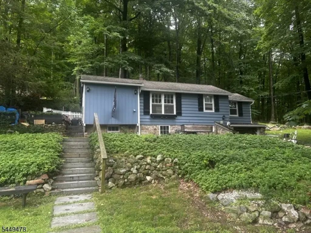 171 Glenside Trl, Byram Twp.