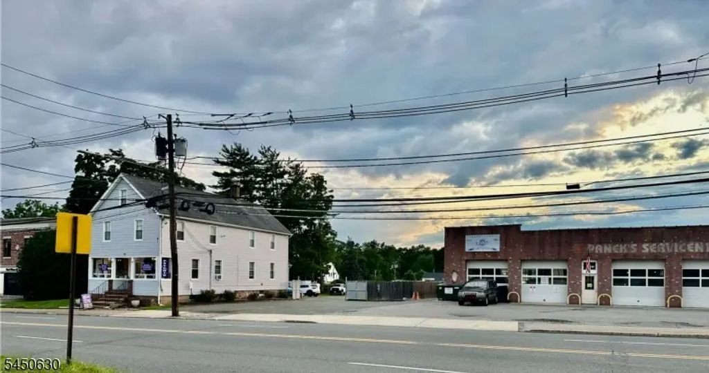28 S Livingston Avenue, Livingston Twp.