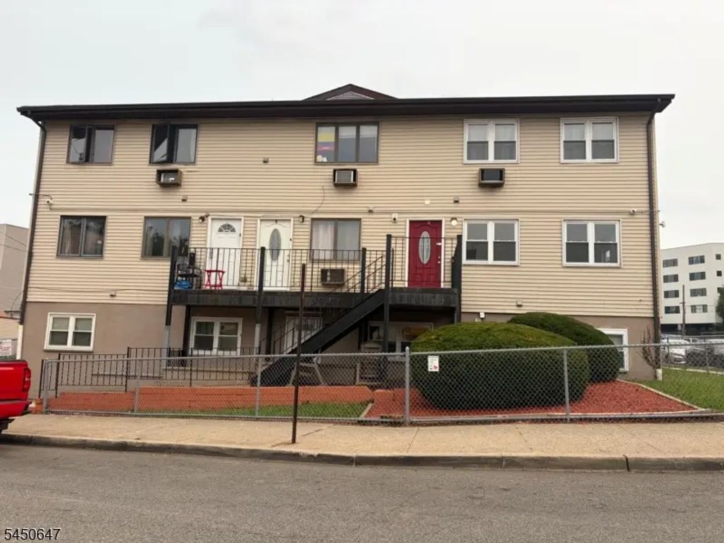 583 Main St, Paterson City