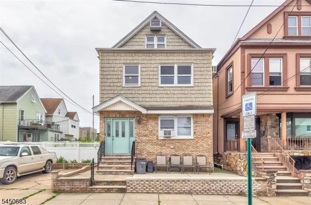 120 W 50th St, Bayonne City