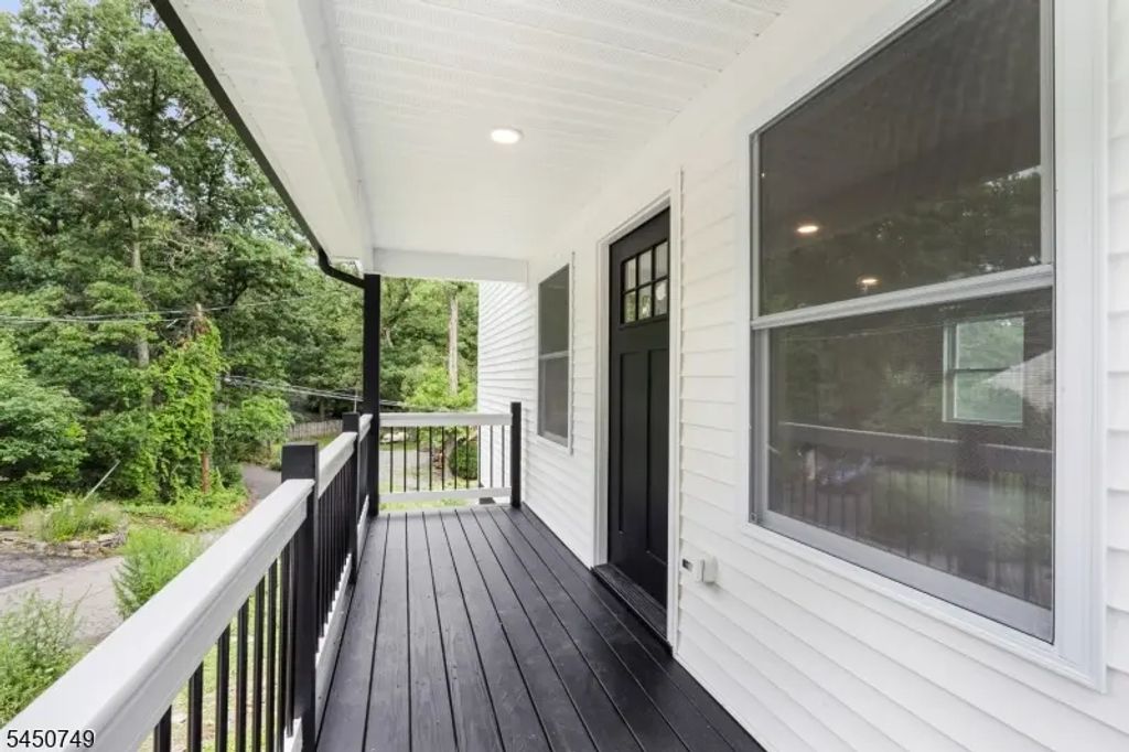 33 Allamuchy Trl, Byram Twp.