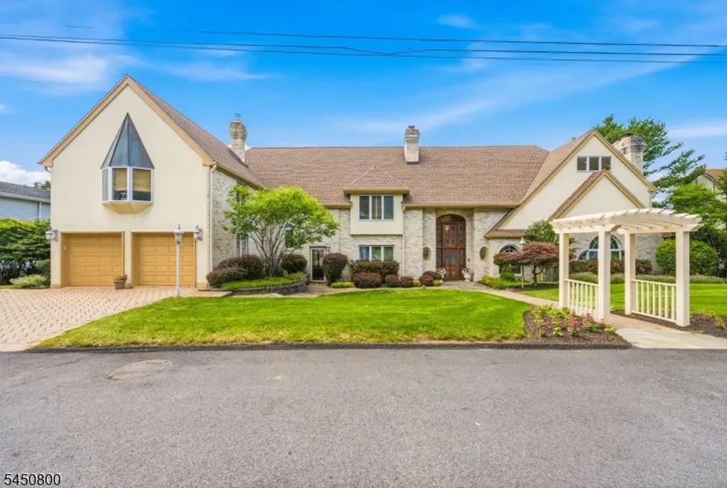 25 Balsam Pkwy, Sparta Twp.
