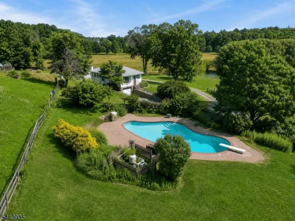 17 Fergerson Rd, Wantage Twp.