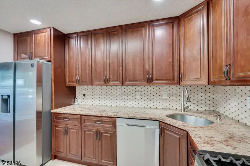 73 Goodwin Dr, North Brunswick Twp.