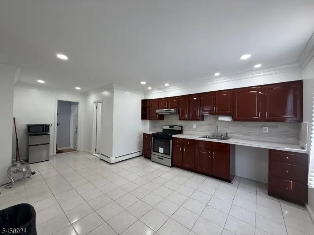 52 Lafayette Ave, Passaic City