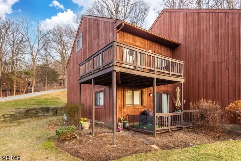 1 Deer Valley Ln Unit 2, Vernon Twp.