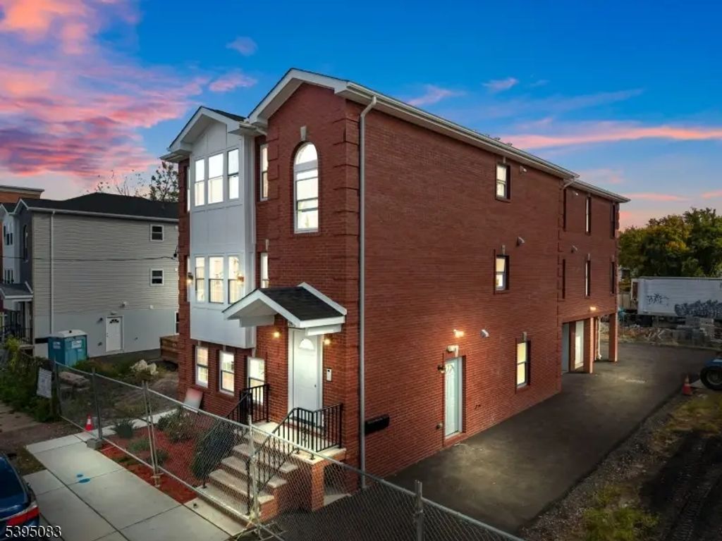 24 Garibaldi Ave, Newark City
