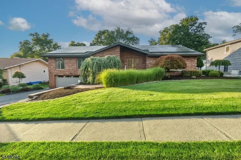 8 Cracco Ln, Wayne Twp.