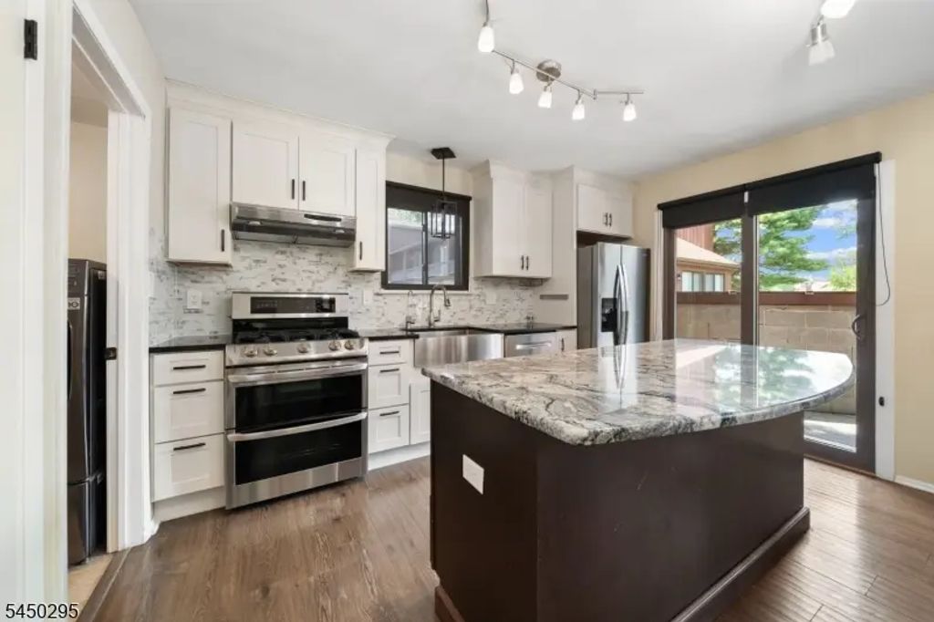59 Taurus Dr, Hillsborough Twp.