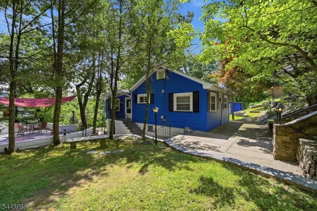 8 Stony Trail, Greenwood Lake
