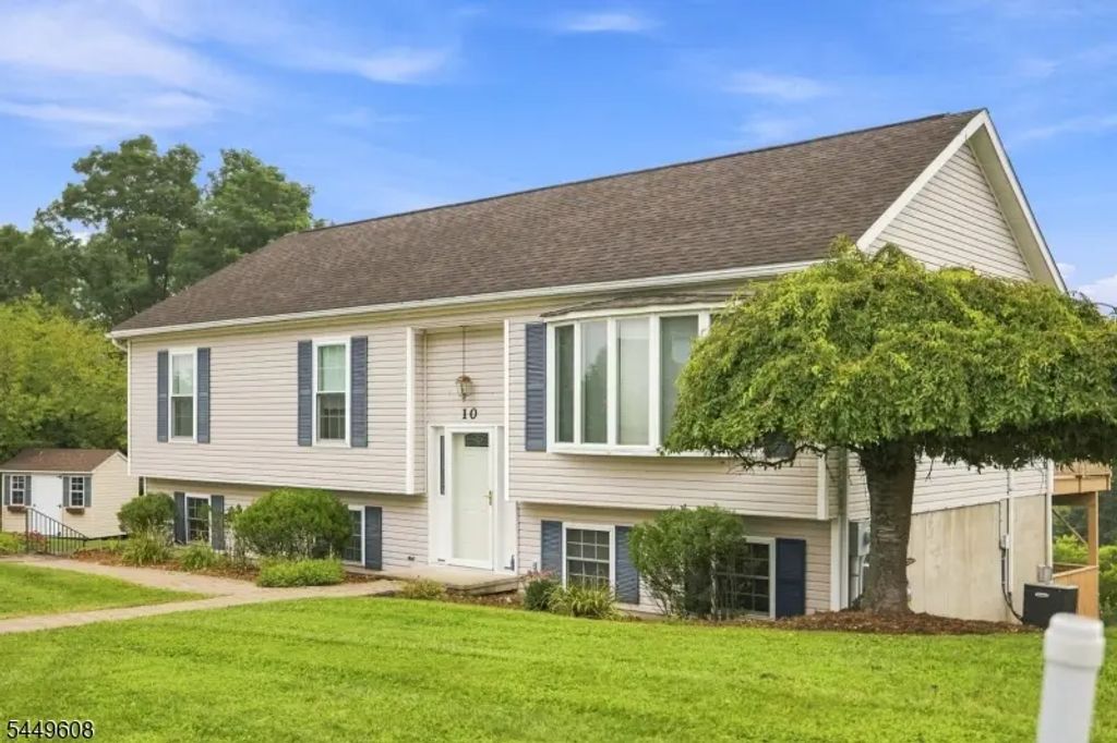 10 Lakeview Ter, Sussex Boro