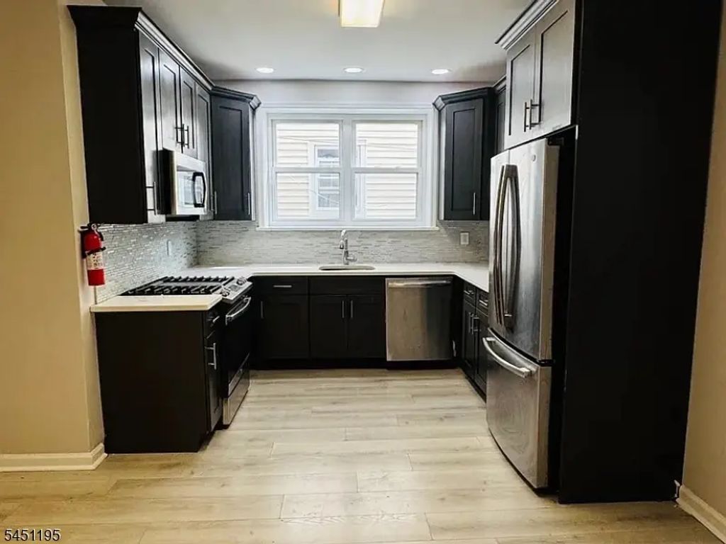 704 N 6th St, Newark City