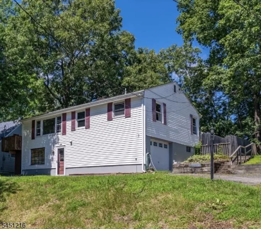 26 Cedar Tree Trl, Wantage Twp.