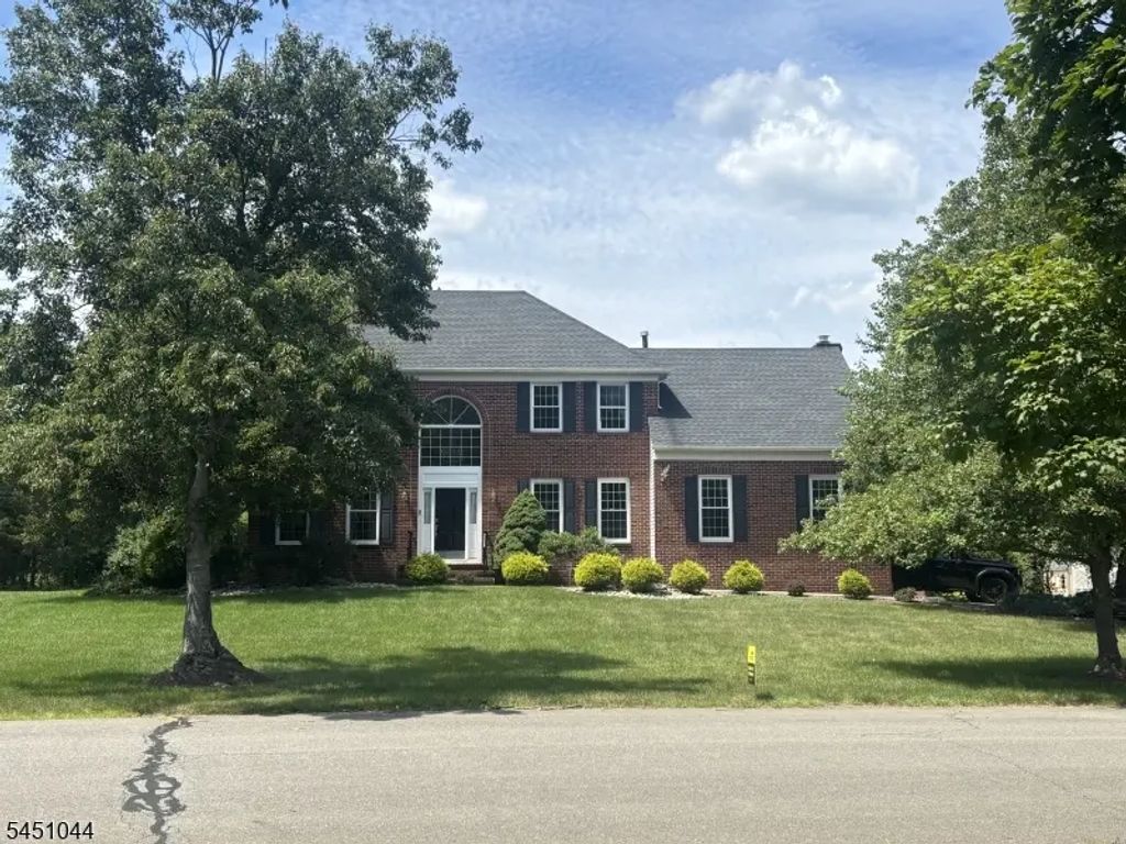 8 Stiles Ln, Franklin Twp.