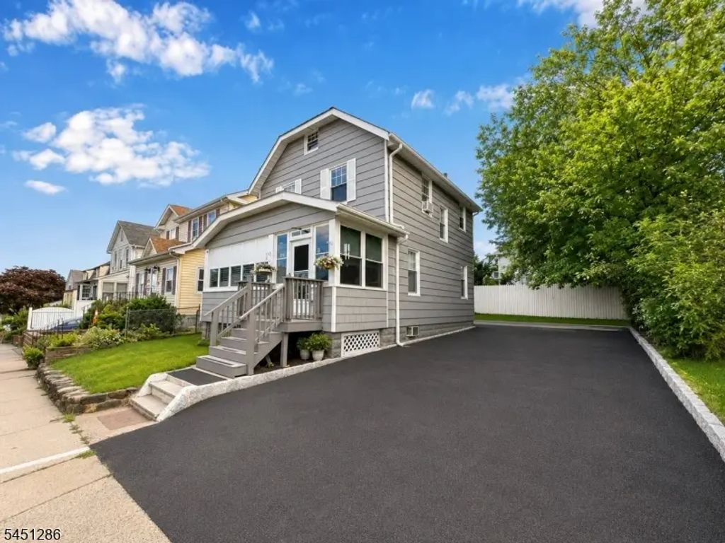 39 Park Dr S, West Orange Twp.
