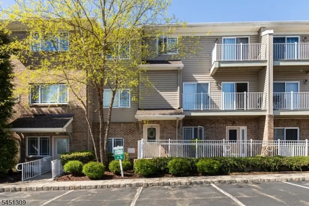 43 Manchester Ct, Kinnelon Boro