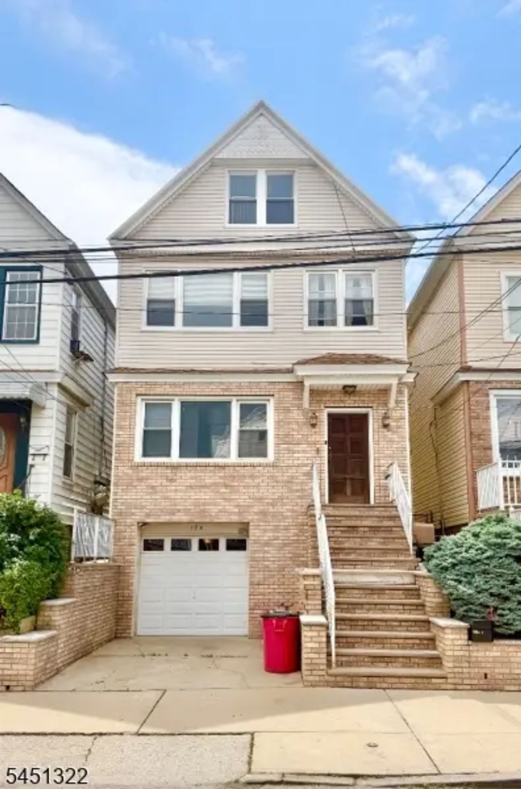 124 W 45th St, Bayonne City