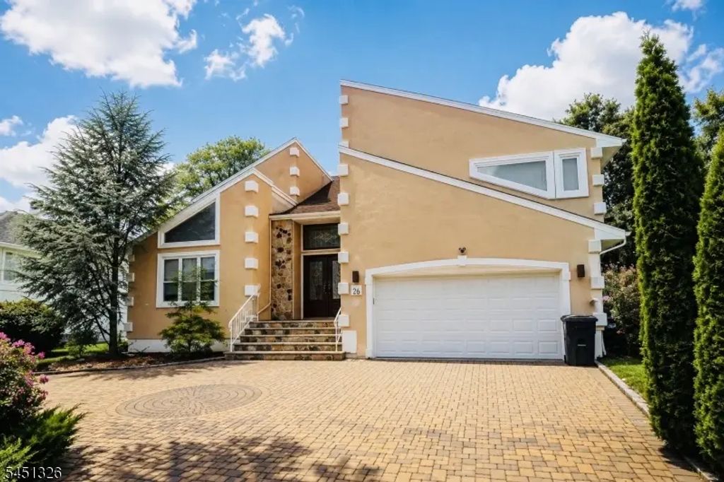 26 Benjamin Dr, Springfield Twp.