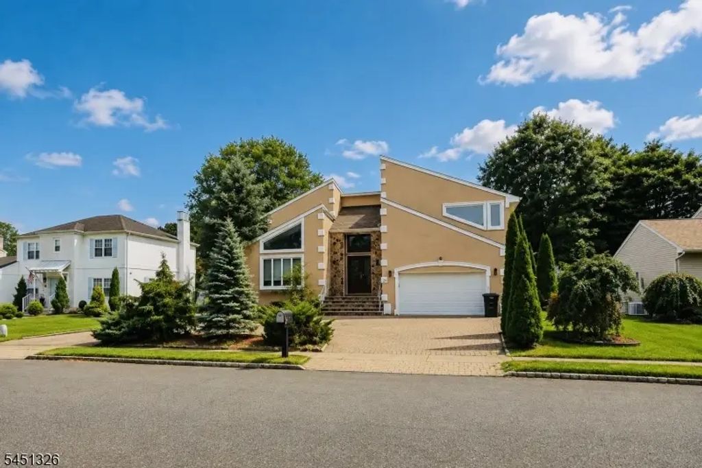 26 Benjamin Dr, Springfield Twp.