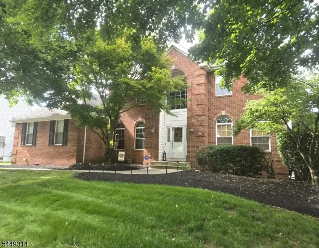 208 Yvonne Way, Greenwich Twp.