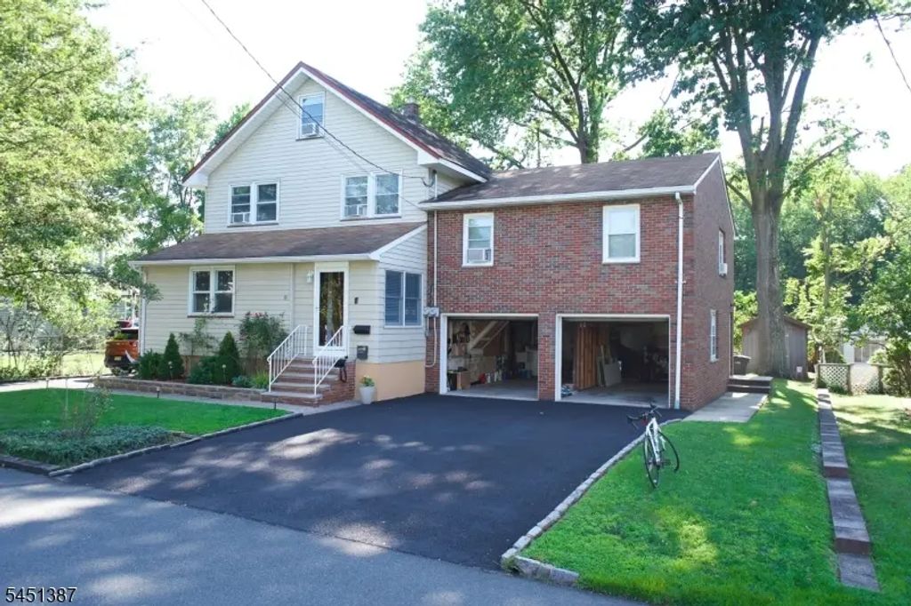 12 Carpenter Pl, Cranford Twp.