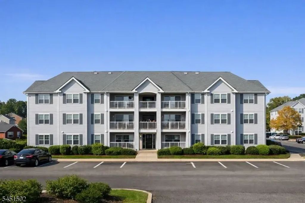 107 Stratford Pl, Bridgewater Twp.