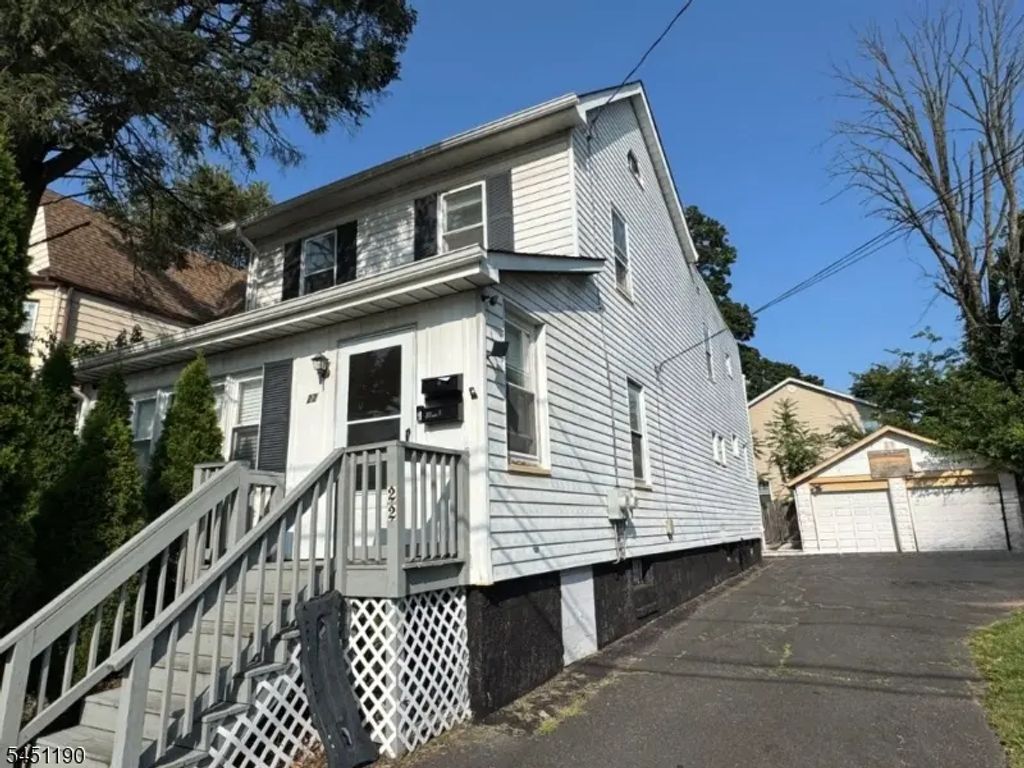 22 High St, West Orange Twp.