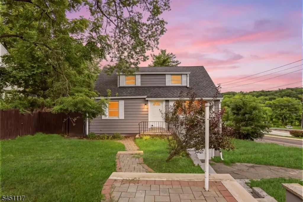 1 Lorelei Rd, West Orange Twp.