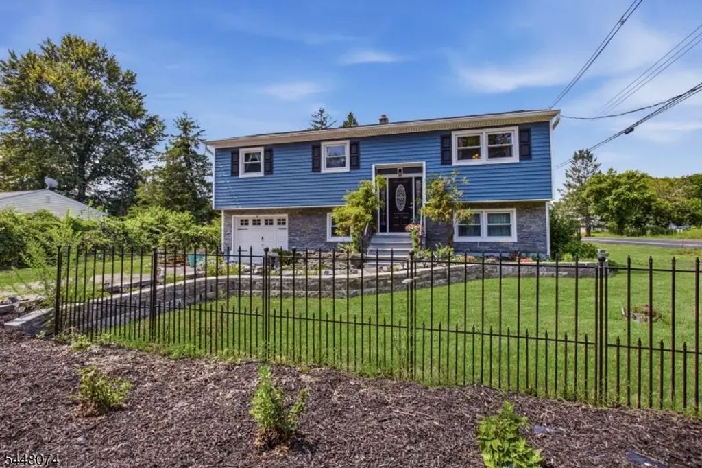2 Scenic Dr, Green Twp.