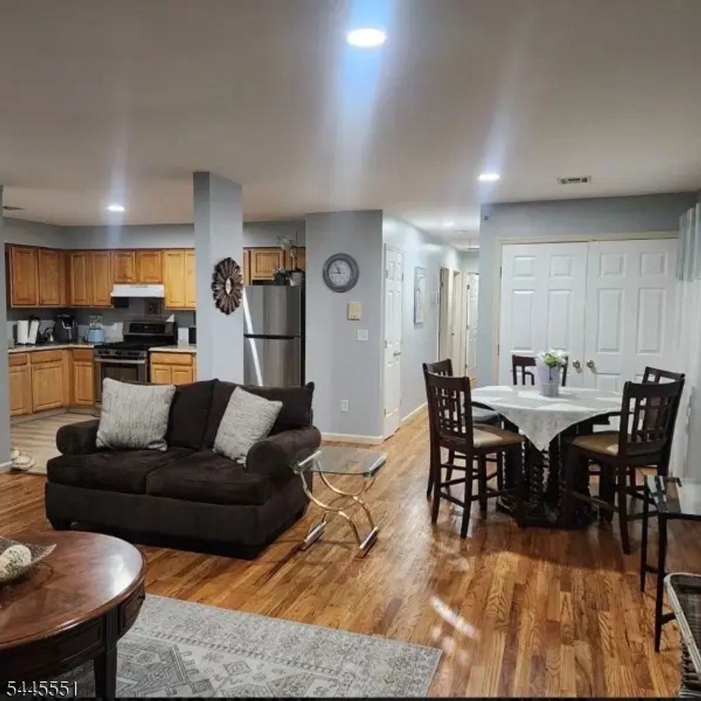 212-214 Astor St, Newark City
