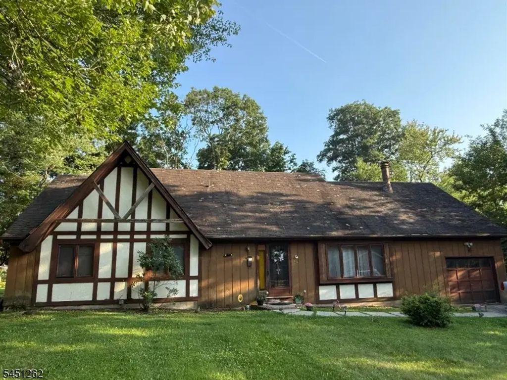 29 Carson Rd, Mount Olive Twp.