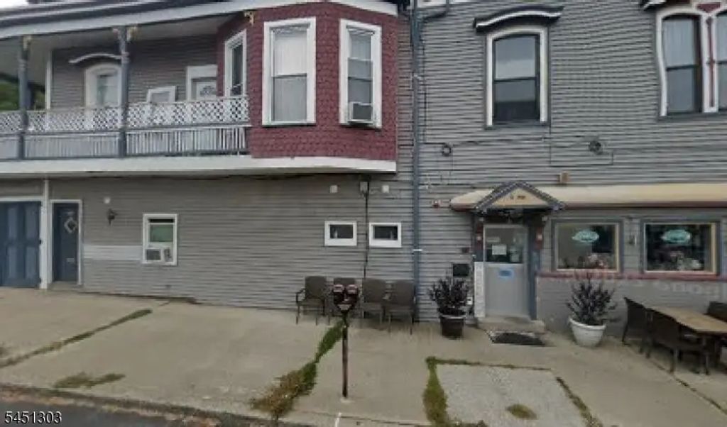 216 Main St, Hackettstown Town